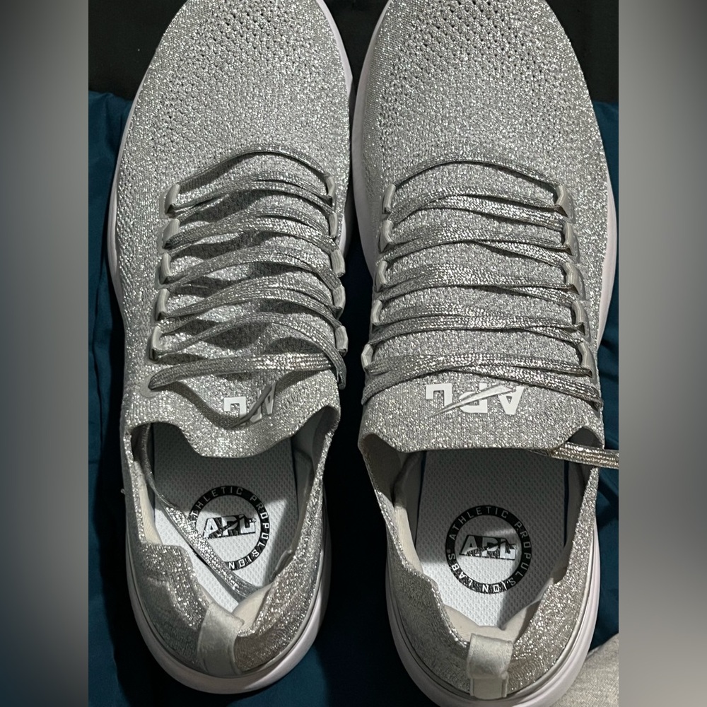 Comfortable,glittery, low